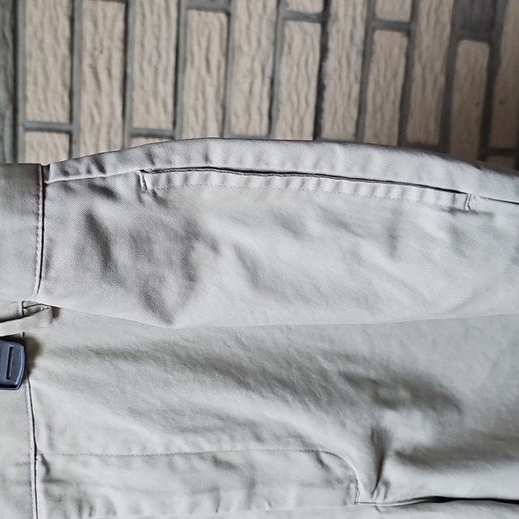 Greg Norman Golf Shorts Sz 34 Tan - Picture 3 of 11